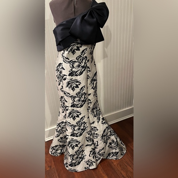 Elegant One Shoulder Brocade Embroidered Jacquard Dress in Navy Prom or Wedding - Picture 6 of 7